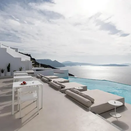 The Saint Oia (Santorini)