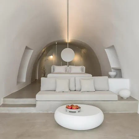 The Saint Oia (Santorini)