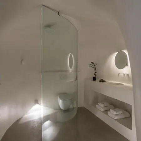 The Saint Hotel Oia (Santorini)