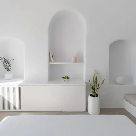 The Saint Hotel Oia (Santorini)