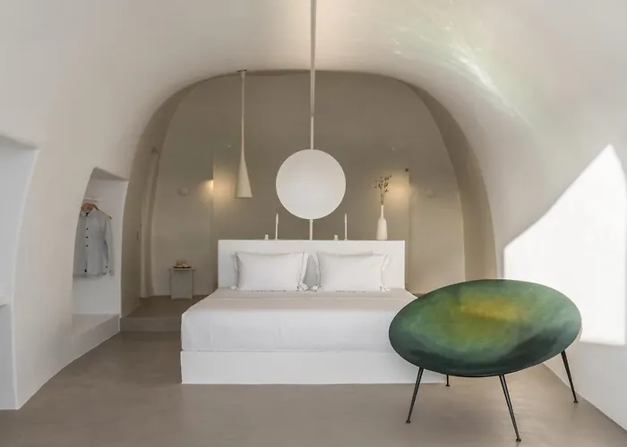 Saint Santorini Hotel