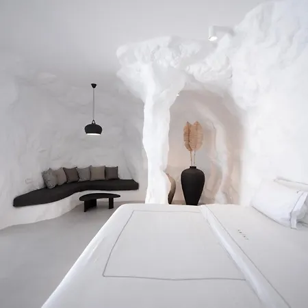 Saint Santorini Hotel