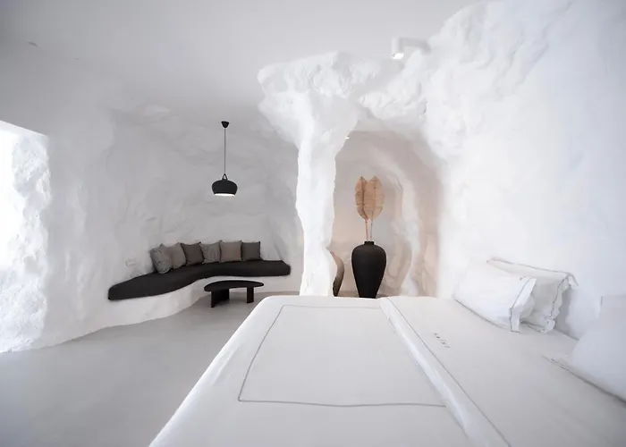 Saint Santorini Hotel